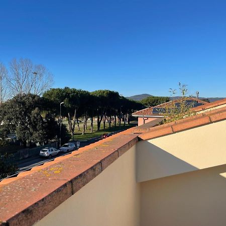 Confortevole Camera Matrimoniale A 500 Mt Dal Mare Marina di Carrara Kültér fotó